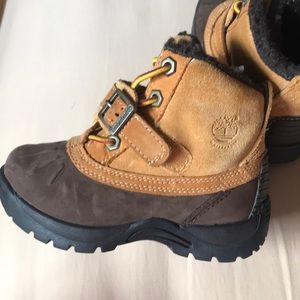 Boys water resistant boots